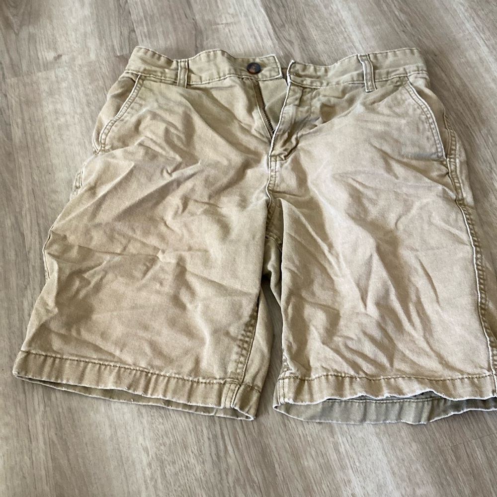 Men’s khaki shorts